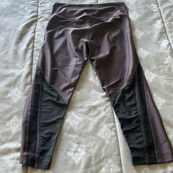 Under Armour Leggings Compression Heatgear Ladies Medium Activewear Yoga Purple - Picture 3 of 9